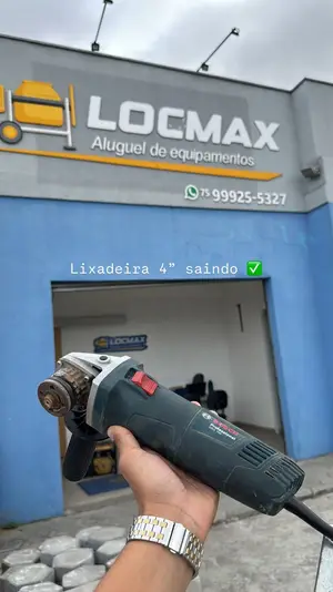 Lixadeira saindo da loja